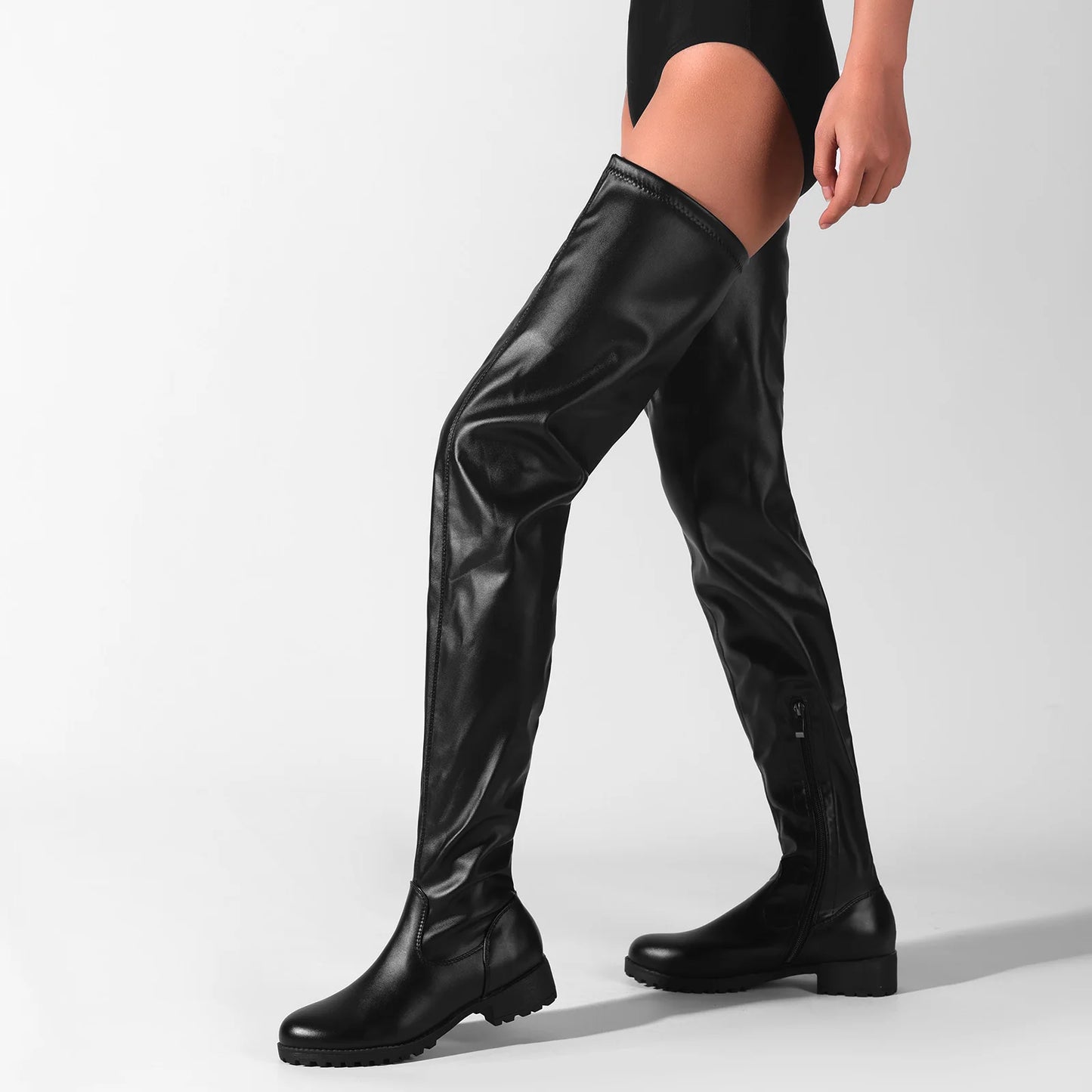 Women's stretchy thigh-high boots, trendy and waterproof. Over-the-knee design with platform sole, perfect for rainy cold weathe