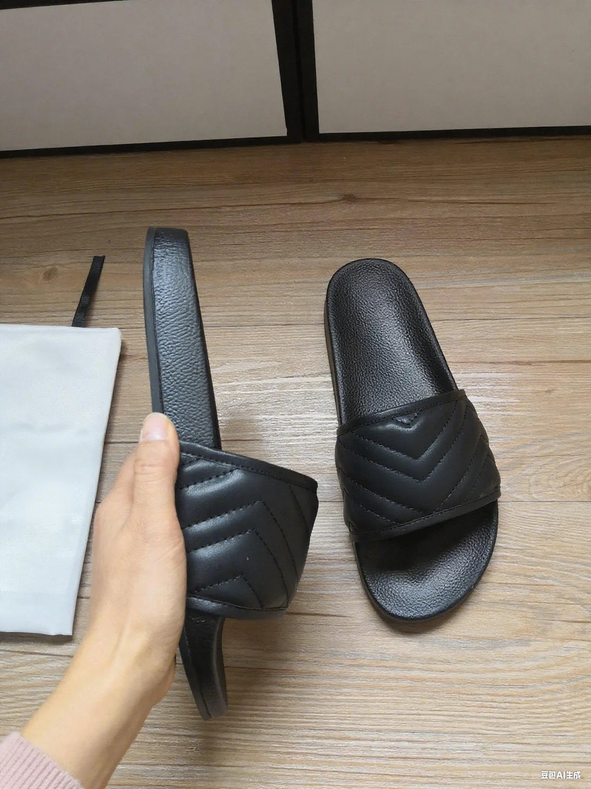 2025 Summer Style Anti-Slip Comfortable Casual One-Piece Homewear Outdoor Beach Couple Sandals Soft Soles