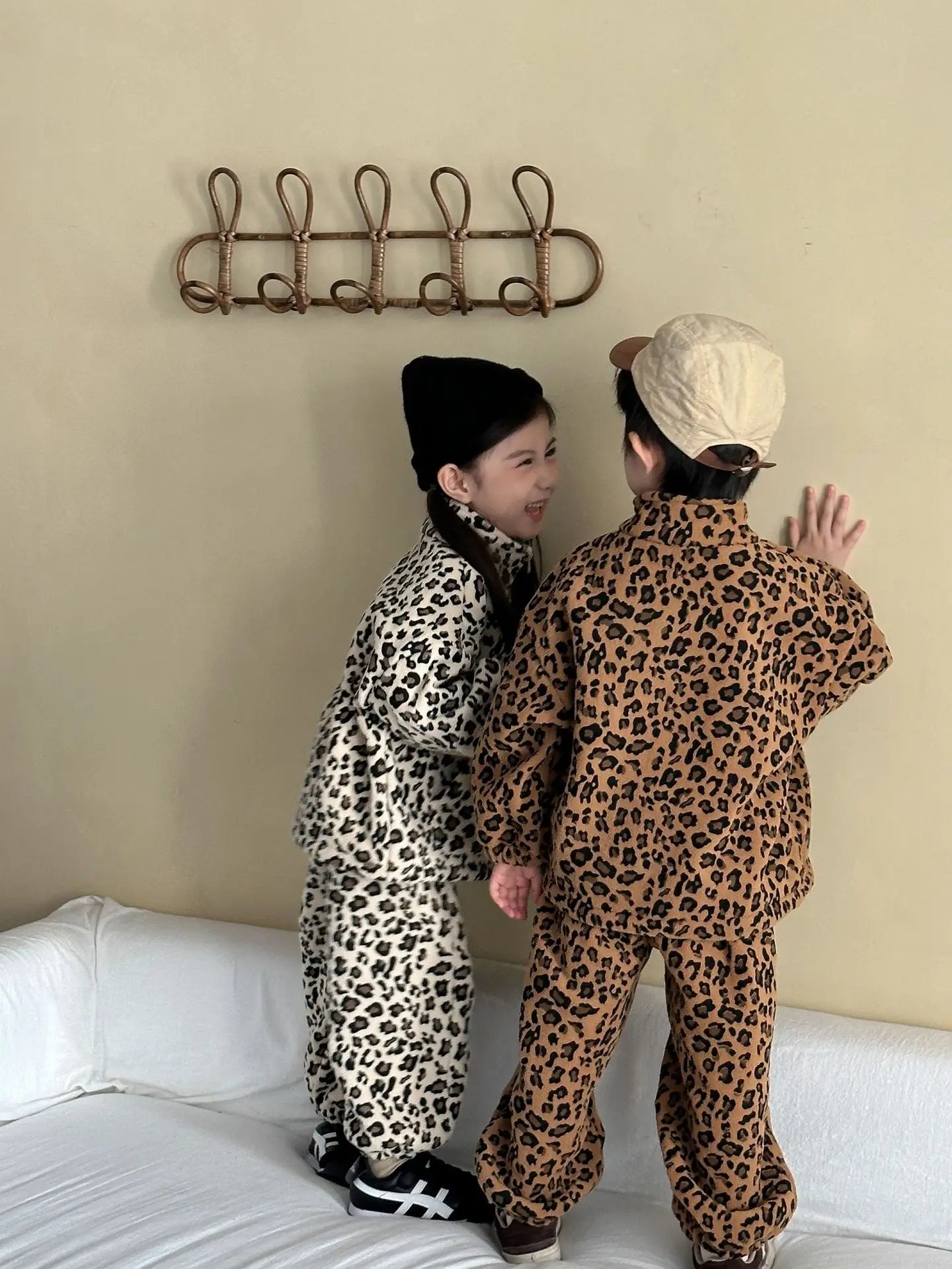 2025 Winter New Children Plus Velvet Thick Clothes Set Leopard Print Boys Girls Fleece Warm Coat + Pants 2pcs Suit Kids Outfits