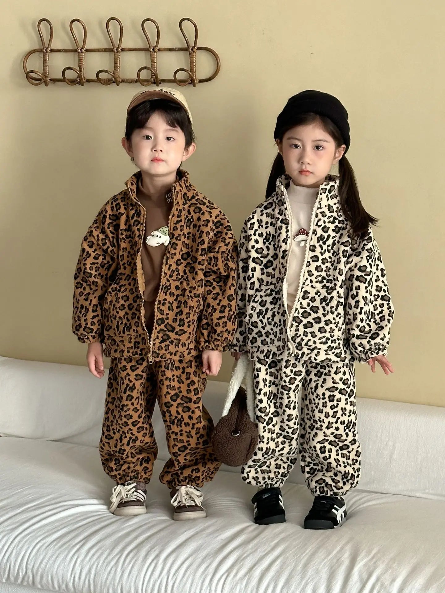 2025 Winter New Children Plus Velvet Thick Clothes Set Leopard Print Boys Girls Fleece Warm Coat + Pants 2pcs Suit Kids Outfits