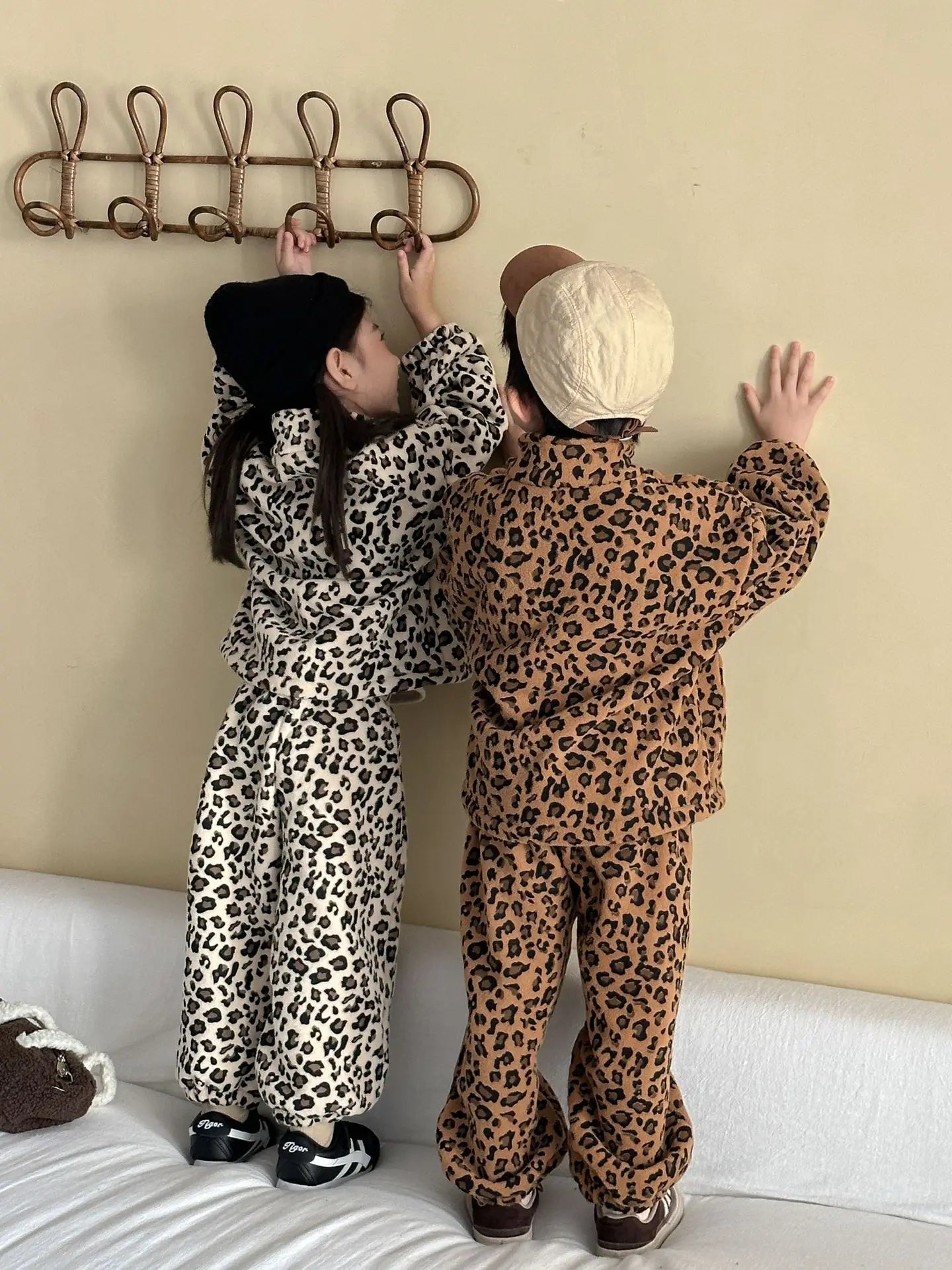 2025 Winter New Children Plus Velvet Thick Clothes Set Leopard Print Boys Girls Fleece Warm Coat + Pants 2pcs Suit Kids Outfits