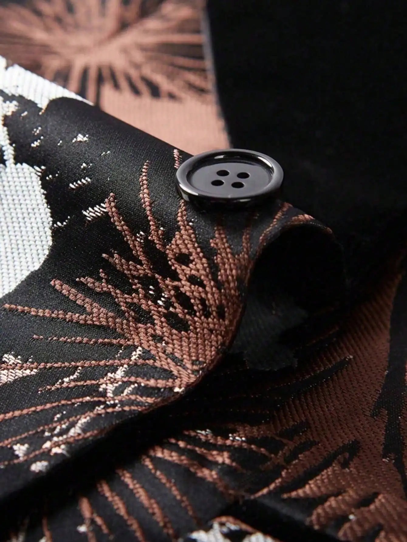 Men's three-piece suit set in regular cut and pattern, including patterned suit jacket, vest, and pants for banquet wear