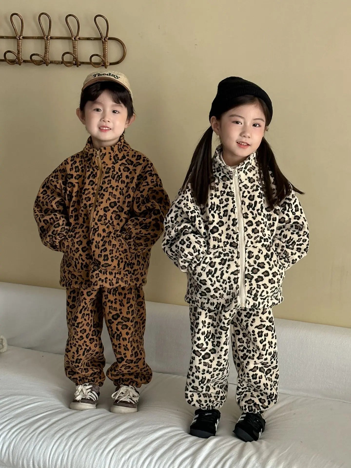 2025 Winter New Children Plus Velvet Thick Clothes Set Leopard Print Boys Girls Fleece Warm Coat + Pants 2pcs Suit Kids Outfits
