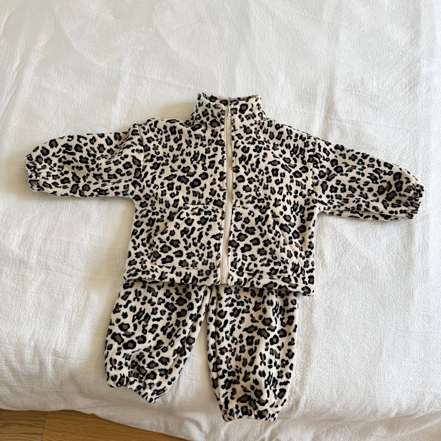2025 Winter New Children Plus Velvet Thick Clothes Set Leopard Print Boys Girls Fleece Warm Coat + Pants 2pcs Suit Kids Outfits