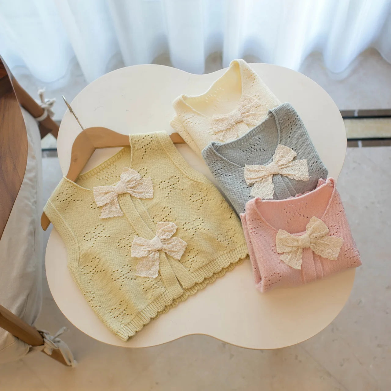 New Princess Trend Front Butterfly-knot Thin Knit Vest Sweater Super Nice Round Neck Sleeveless Girl Waistcoat Chic Tops IY06161