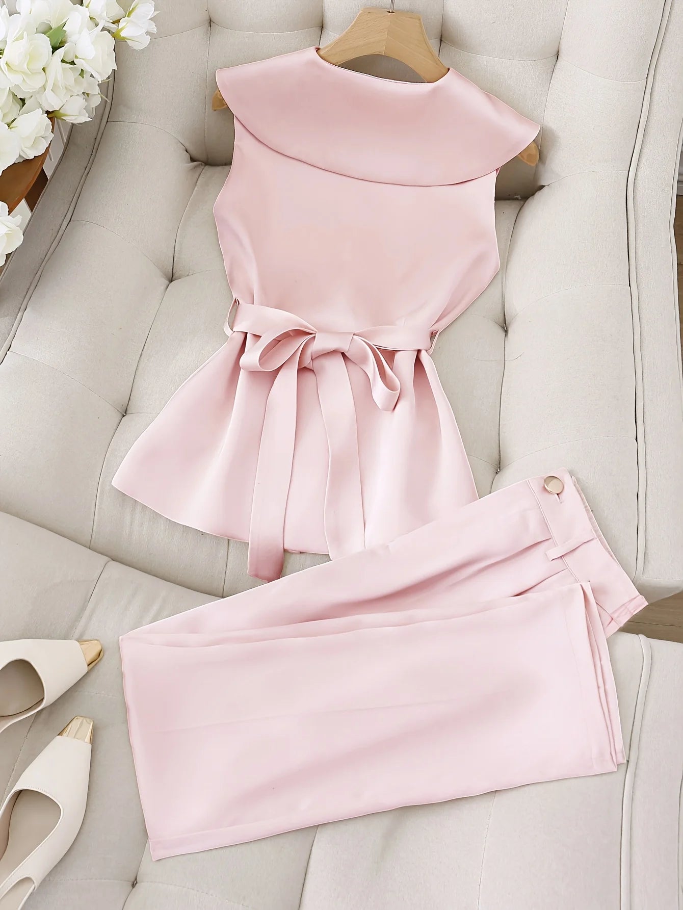 Fashionable, elegant, simple solid color sleeveless romantic date top and trousers two-piece set