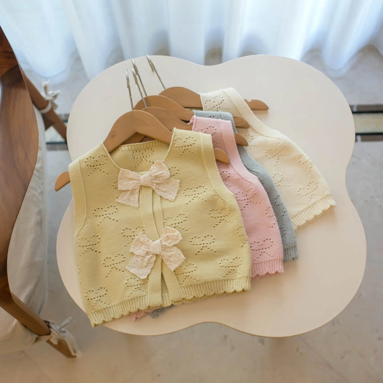 New Princess Trend Front Butterfly-knot Thin Knit Vest Sweater Super Nice Round Neck Sleeveless Girl Waistcoat Chic Tops IY06161