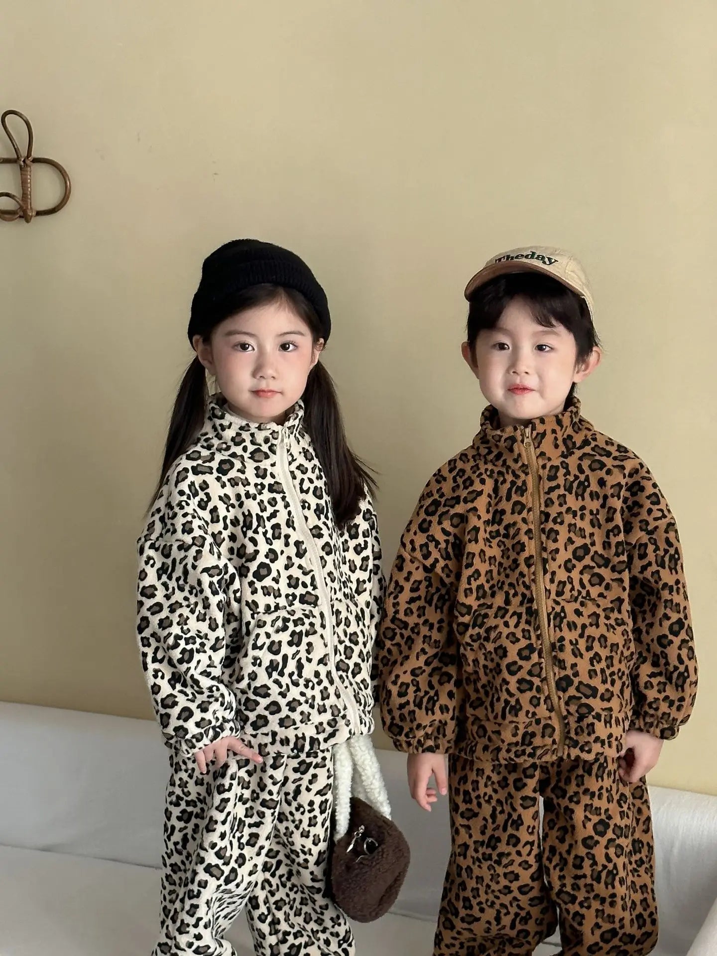 2025 Winter New Children Plus Velvet Thick Clothes Set Leopard Print Boys Girls Fleece Warm Coat + Pants 2pcs Suit Kids Outfits