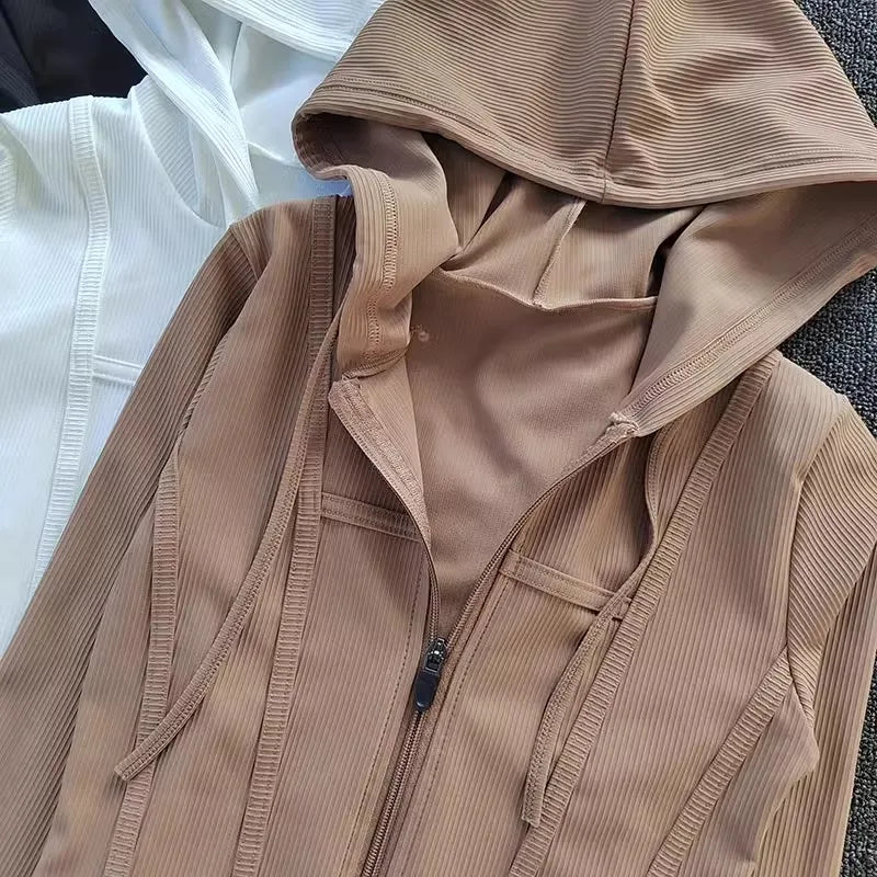 Women's Yoga Coat Short Sports jacket Fitness  Yoga Shirt Cycling Running Coats Zipper jacket Hooded Long Sleeve Sports Jacket