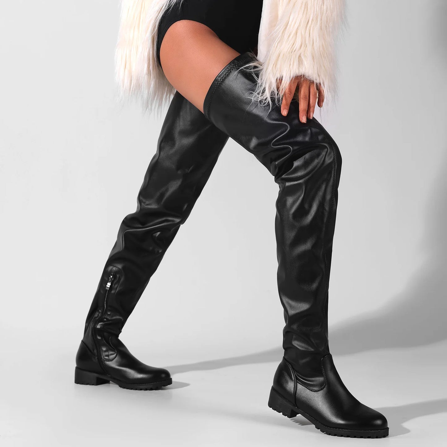 Women's stretchy thigh-high boots, trendy and waterproof. Over-the-knee design with platform sole, perfect for rainy cold weathe