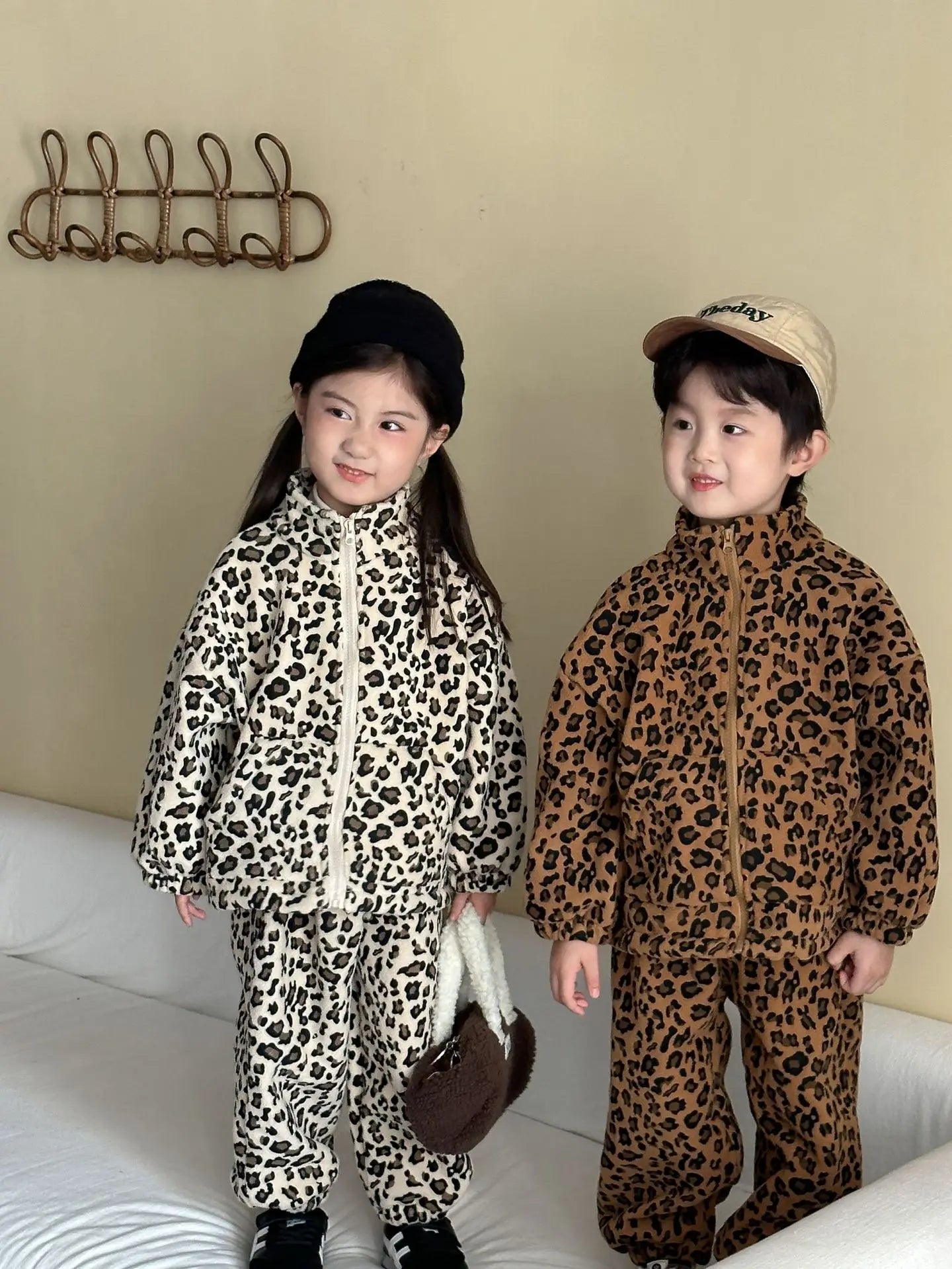 2025 Winter New Children Plus Velvet Thick Clothes Set Leopard Print Boys Girls Fleece Warm Coat + Pants 2pcs Suit Kids Outfits